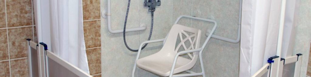 Krzesełko pod prysznic dla niepełnosprawnych